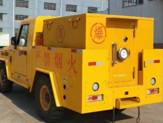 林周凯龙爆破器材运输车：保障爆破任务的安全运行