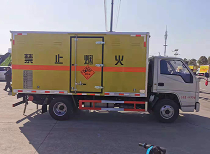 林周爆破器材运输车工人安全操作规范与智能技术保障